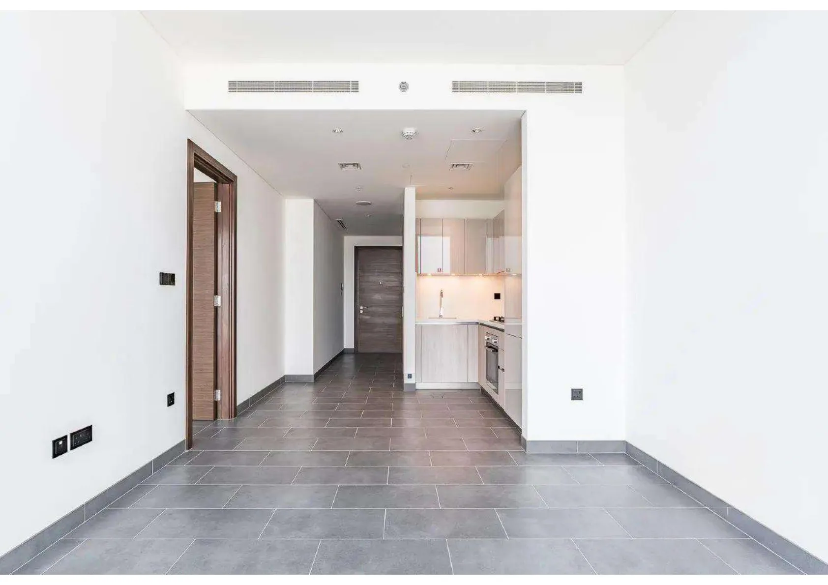 1BR in The Crest Tower B