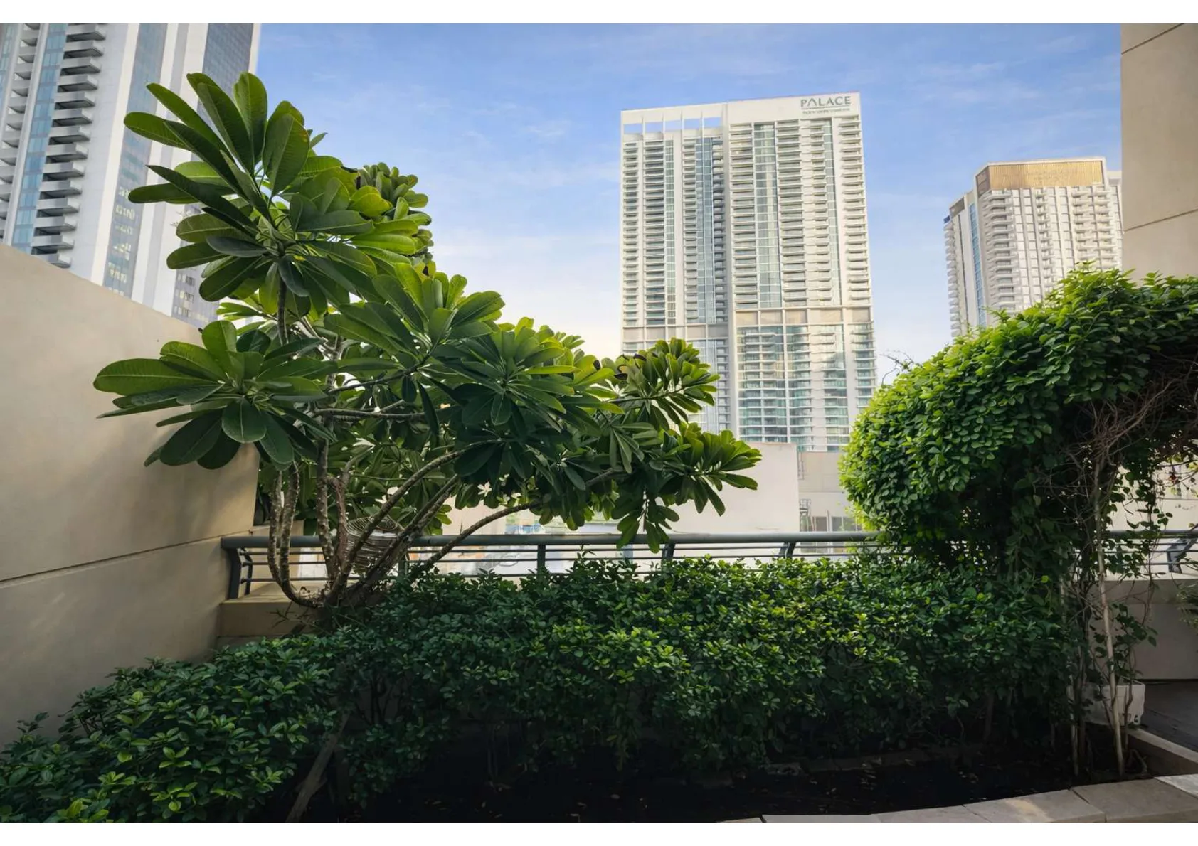 4BR townhouse in Harbour Views